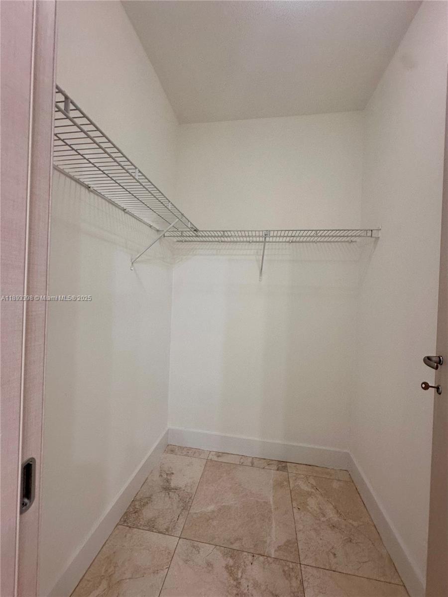 7918 Harbor Is Dr #311 North Bay Village, FL 33141