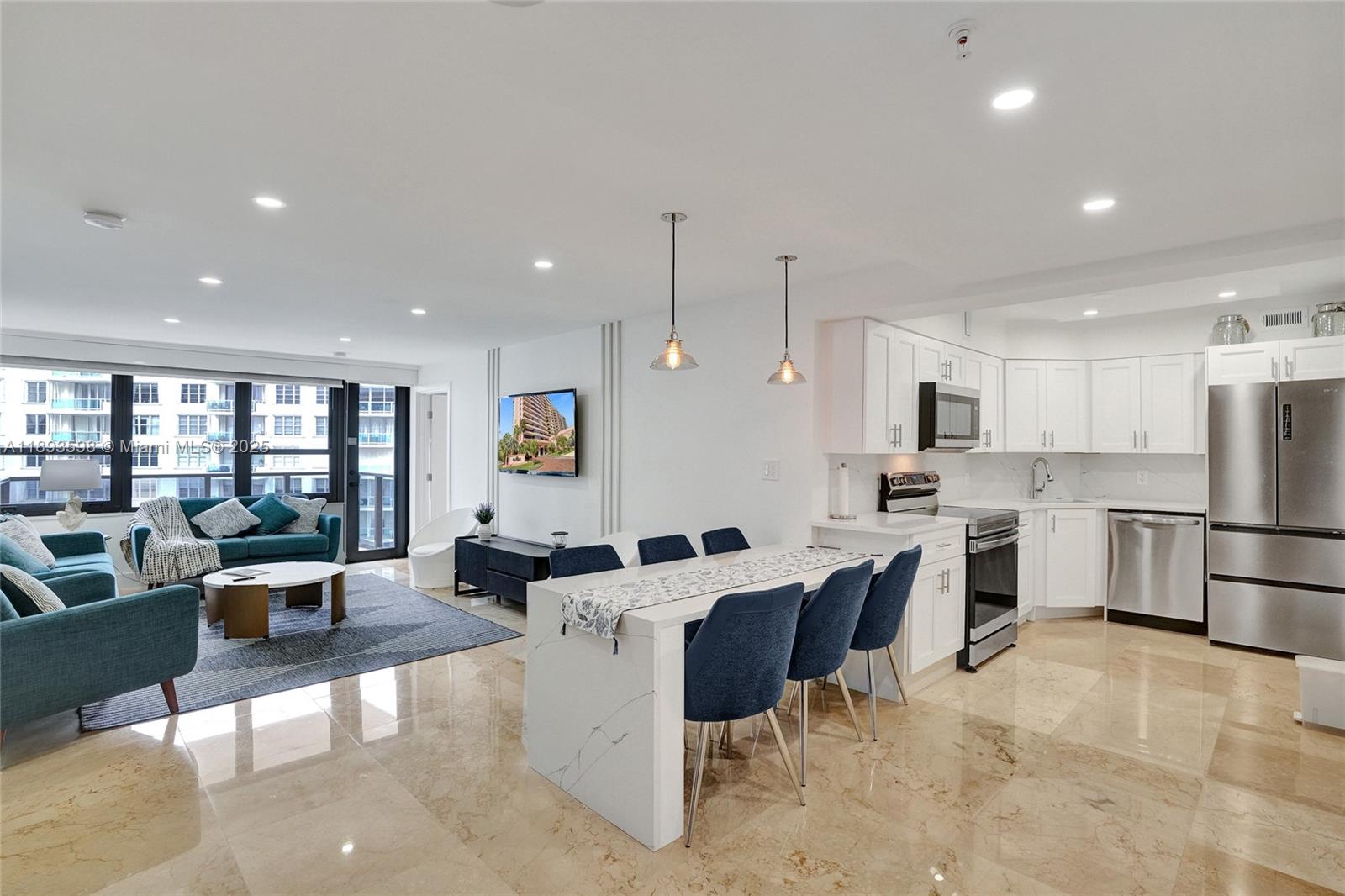 5225 Collins Ave #1411