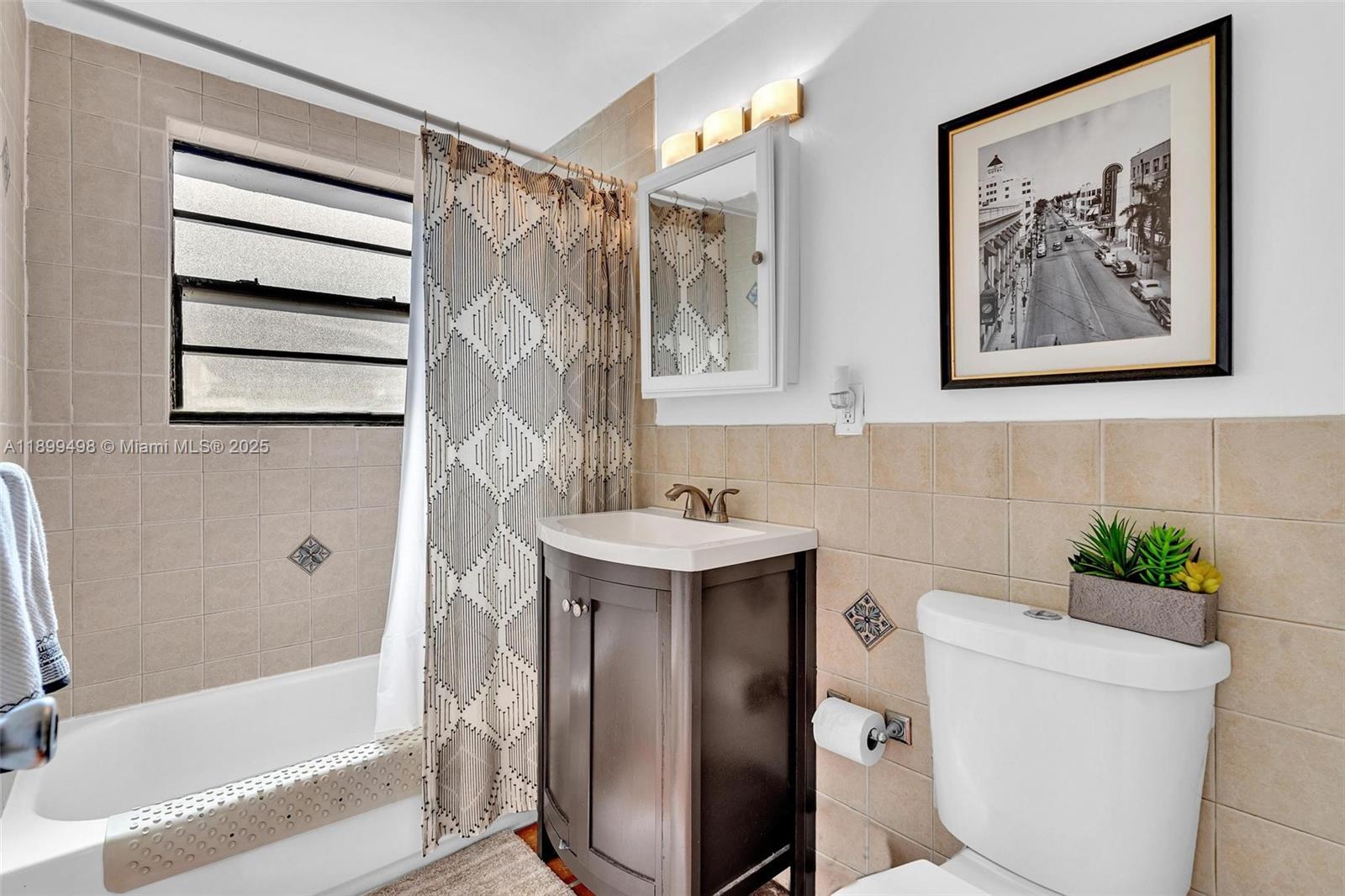 836 W 40th St Miami Beach, FL 33140