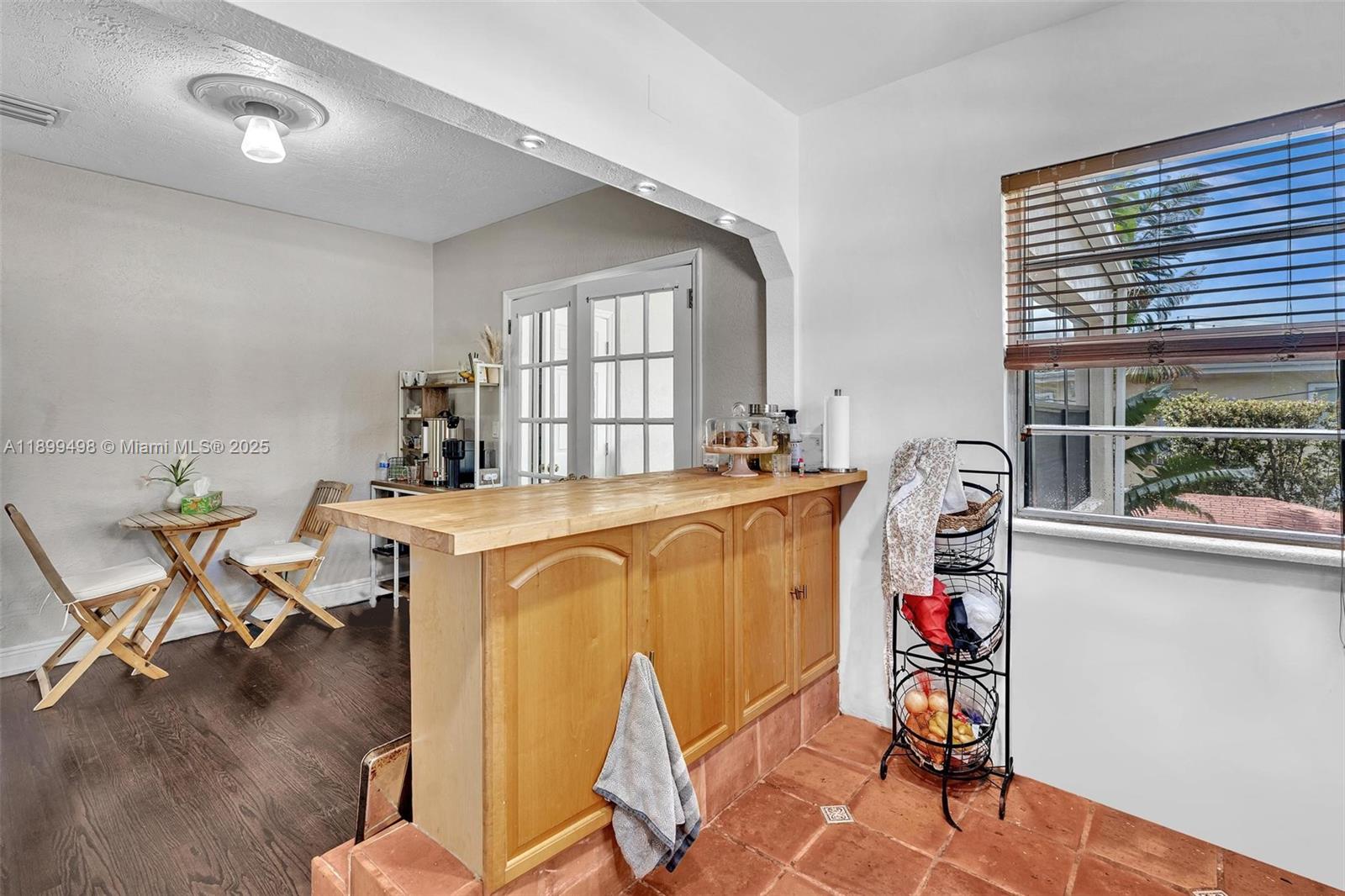 836 W 40th St Miami Beach, FL 33140