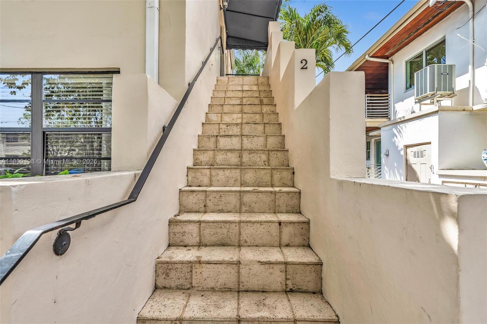 836 W 40th St Miami Beach, FL 33140