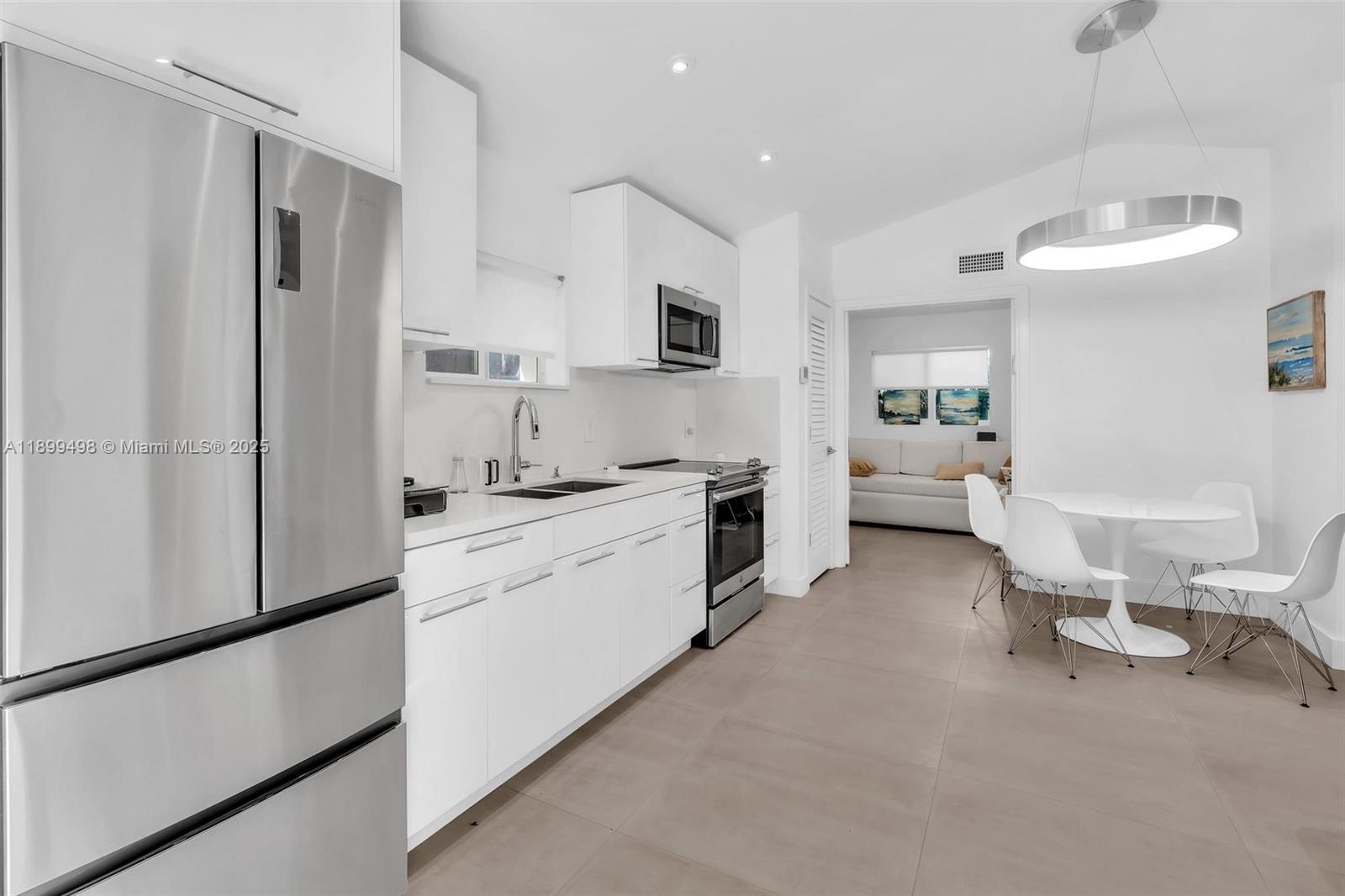 836 W 40th St Miami Beach, FL 33140