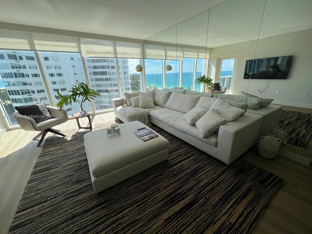 10275 Collins Ave #915