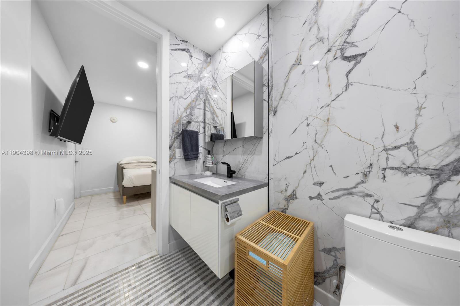 700 NE 26th Ter #2202 Miami, FL 33137