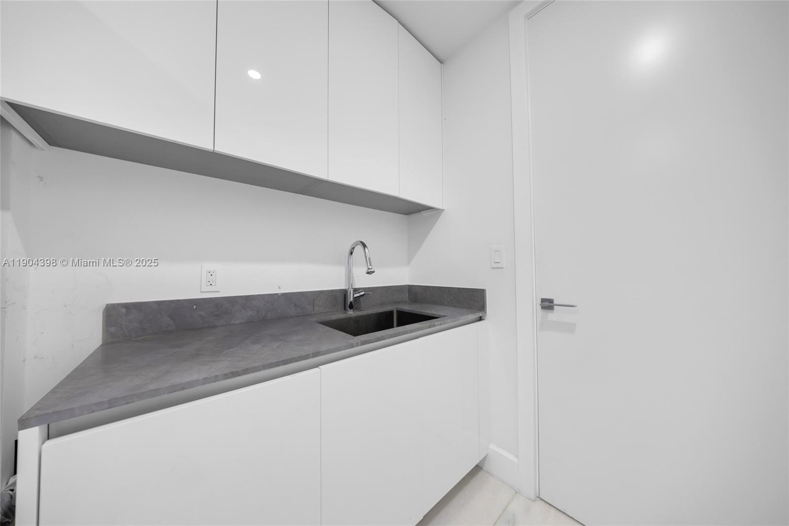 700 NE 26th Ter #2202 Miami, FL 33137