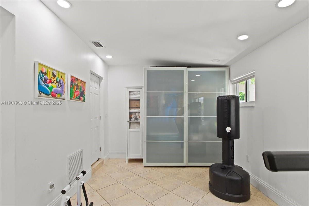 4190 Pamona Ave Miami, FL 33133