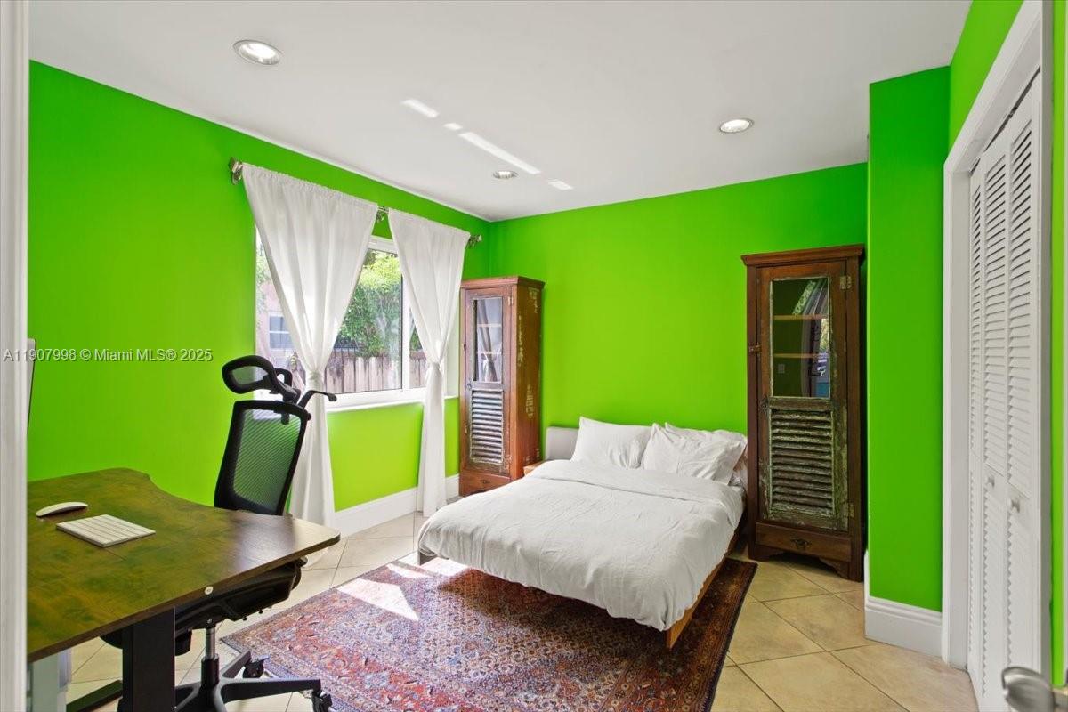 4190 Pamona Ave Miami, FL 33133