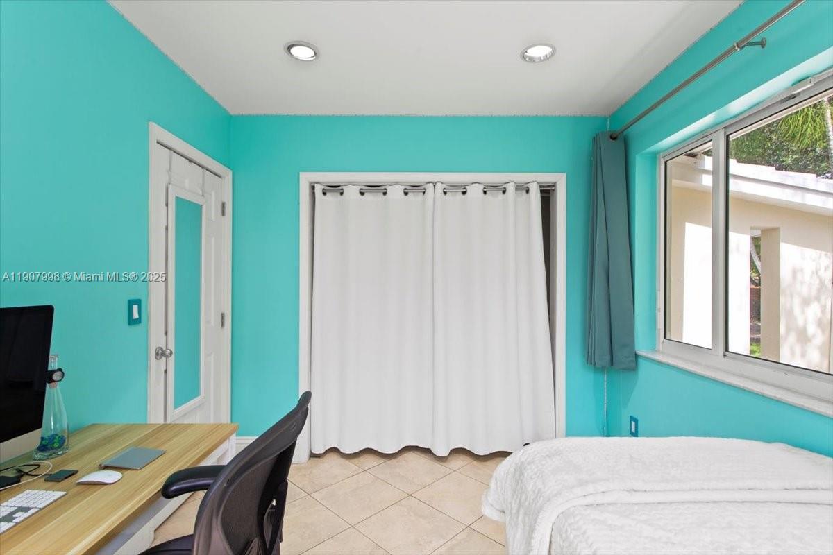 4190 Pamona Ave Miami, FL 33133