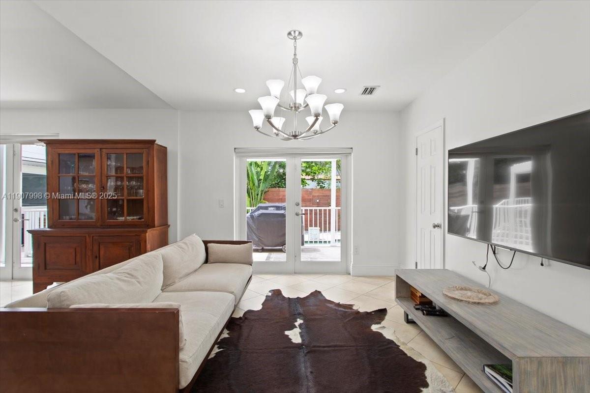 4190 Pamona Ave Miami, FL 33133