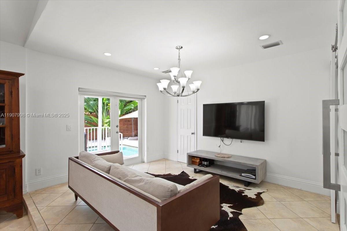 4190 Pamona Ave Miami, FL 33133