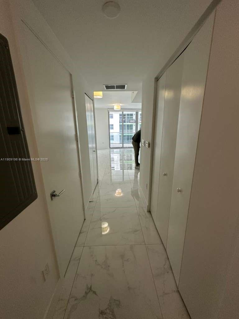 488 NE 18th St #2004