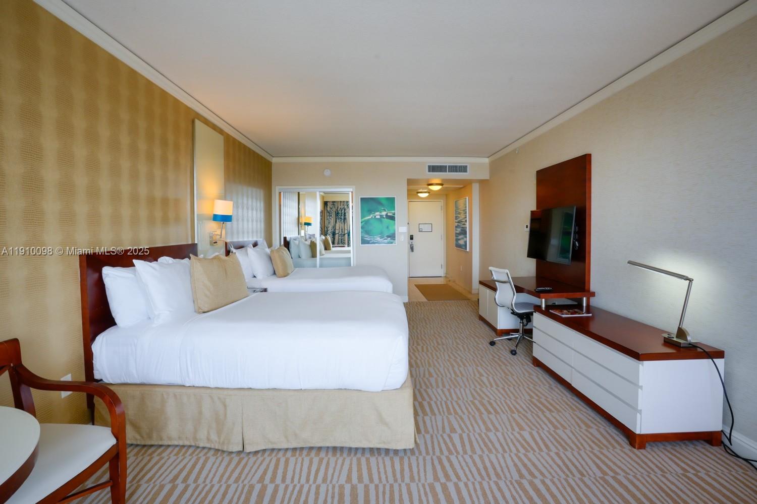 18001 Collins Ave #1118