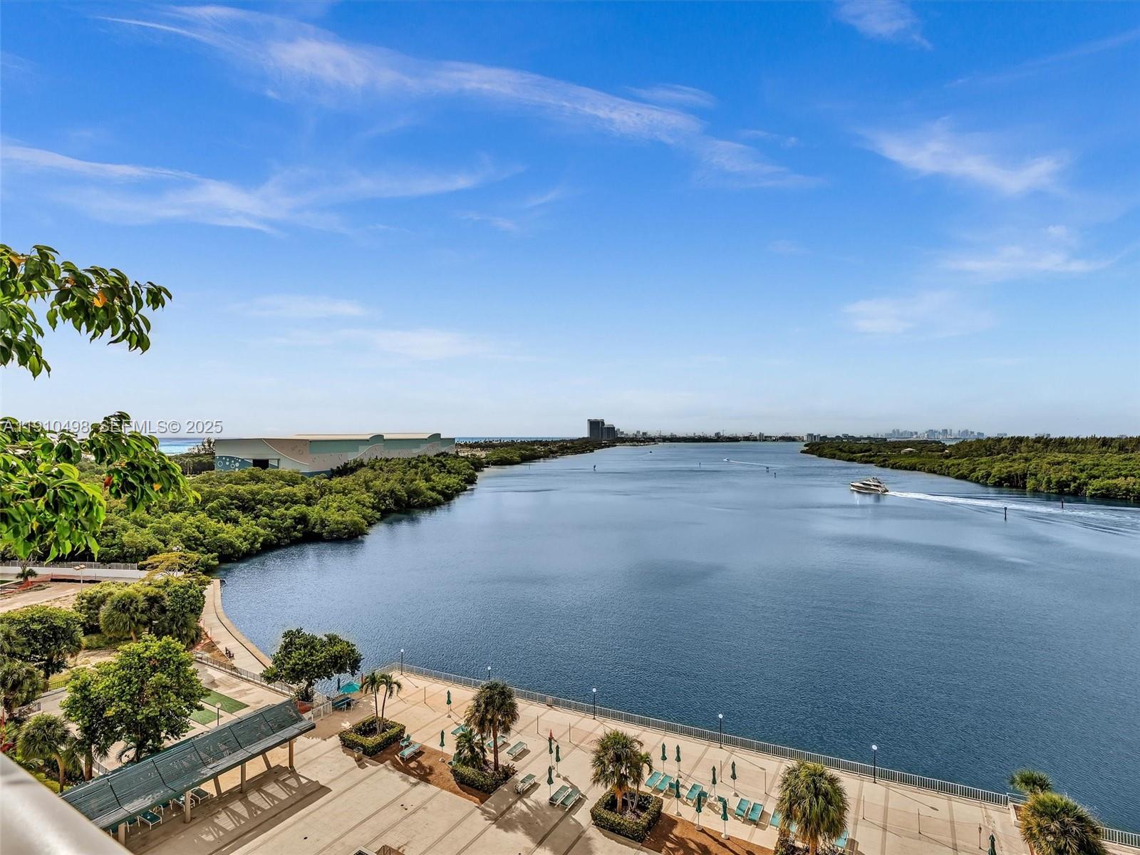 image Arlen House Condo3