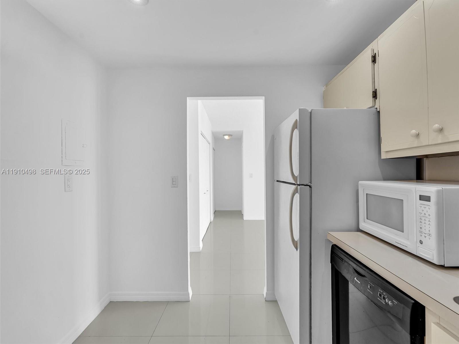 image Arlen House Condo52