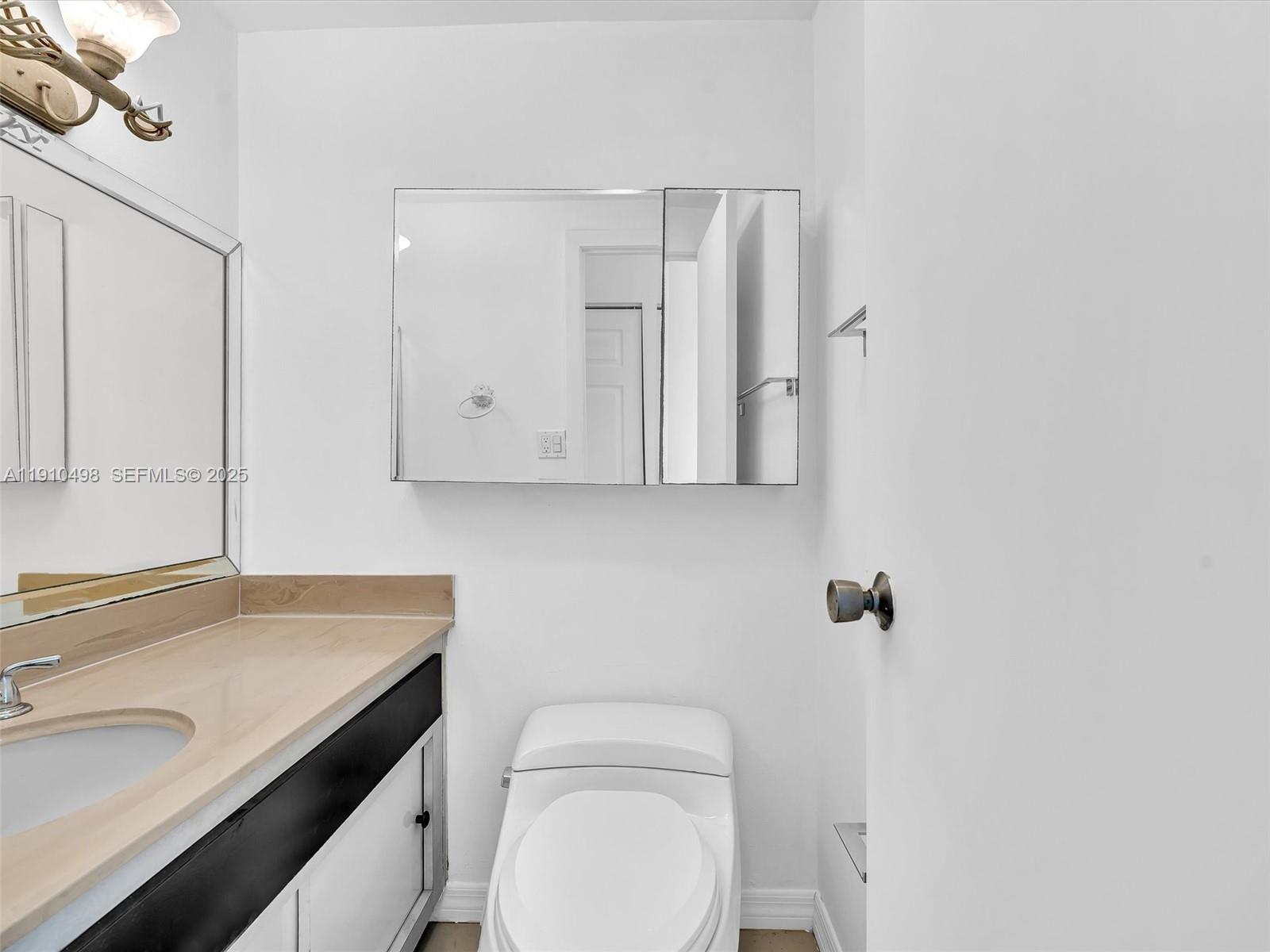 image Arlen House Condo53