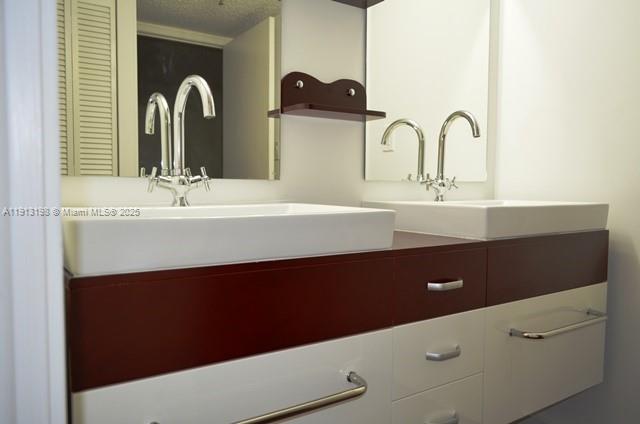 image Winston Towers 70011