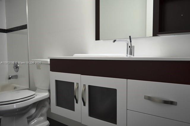 image Winston Towers 7007