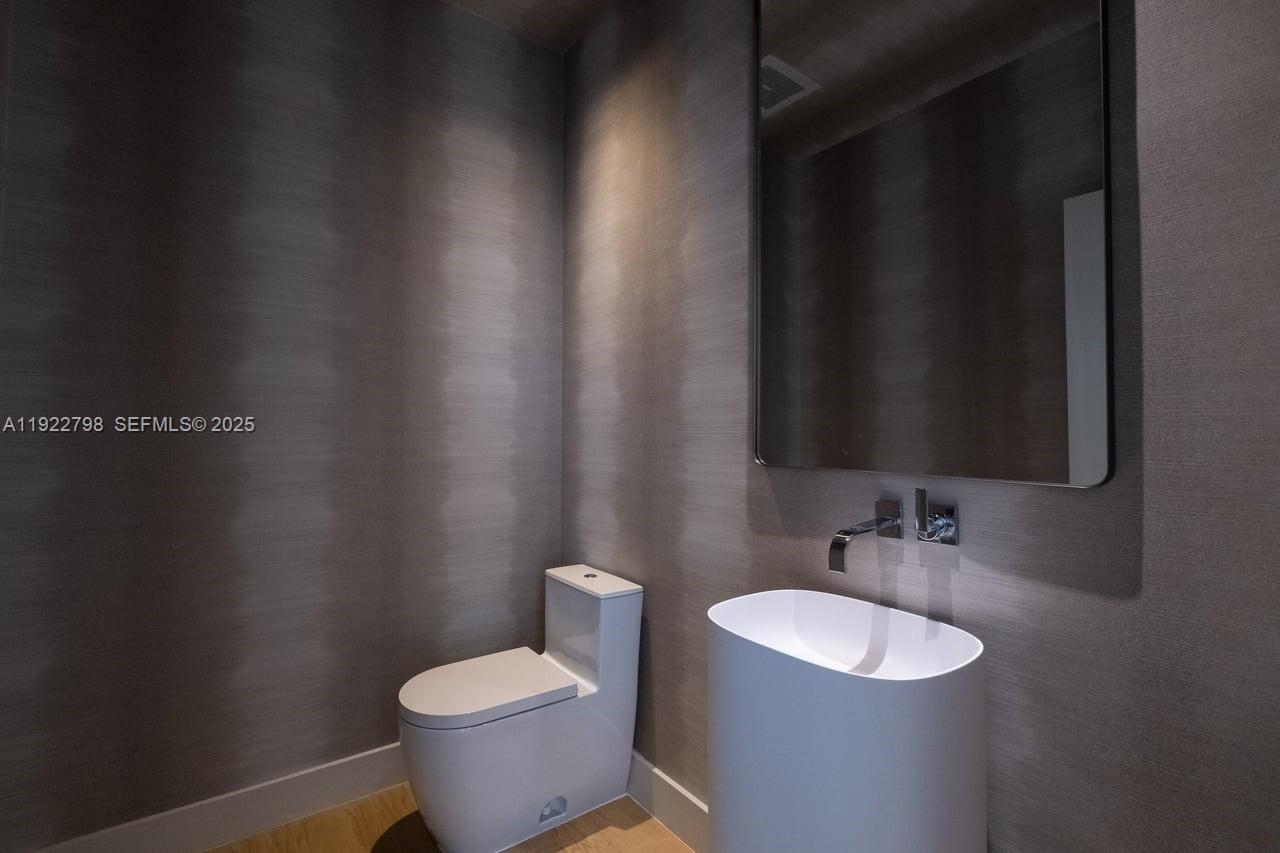 465 Brickell Ave #5701 Miami, FL 33131