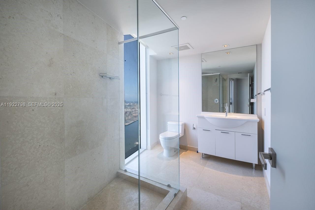 465 Brickell Ave #5701 Miami, FL 33131