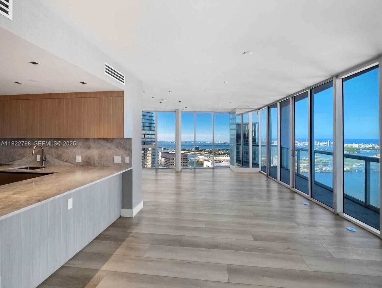 465 Brickell Ave #5701 Miami, FL 33131