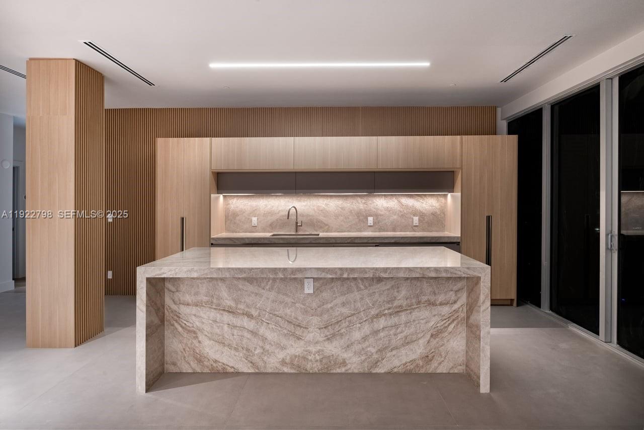 465 Brickell Ave #5701 Miami, FL 33131