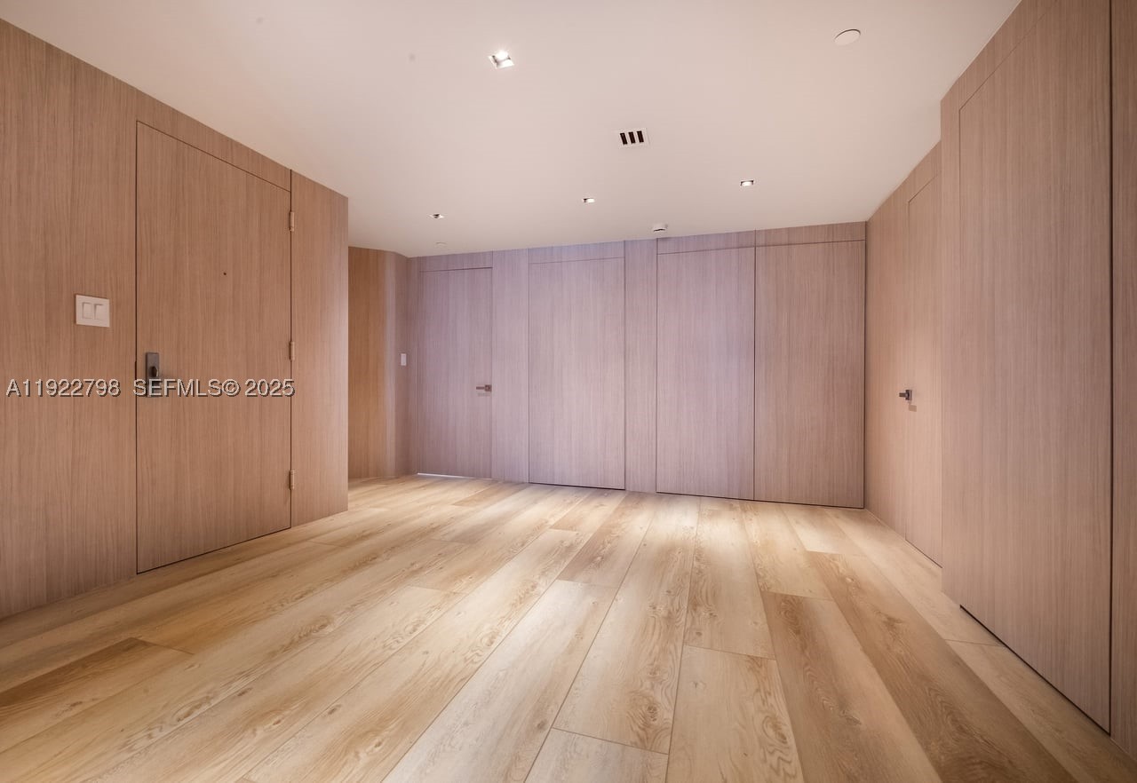 465 Brickell Ave #5701 Miami, FL 33131
