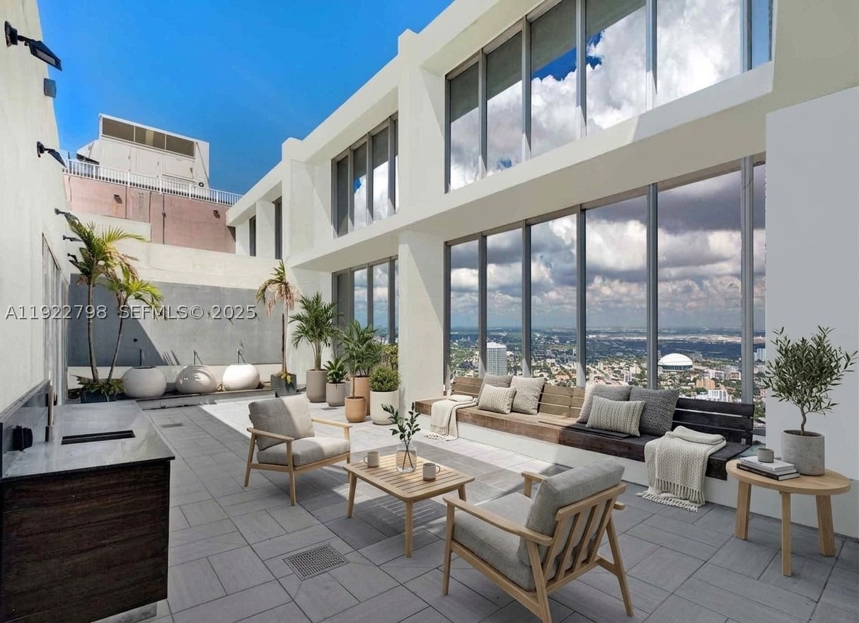 465 Brickell Ave #5701 Miami, FL 33131