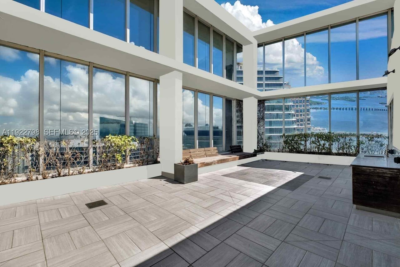 465 Brickell Ave #5701 Miami, FL 33131