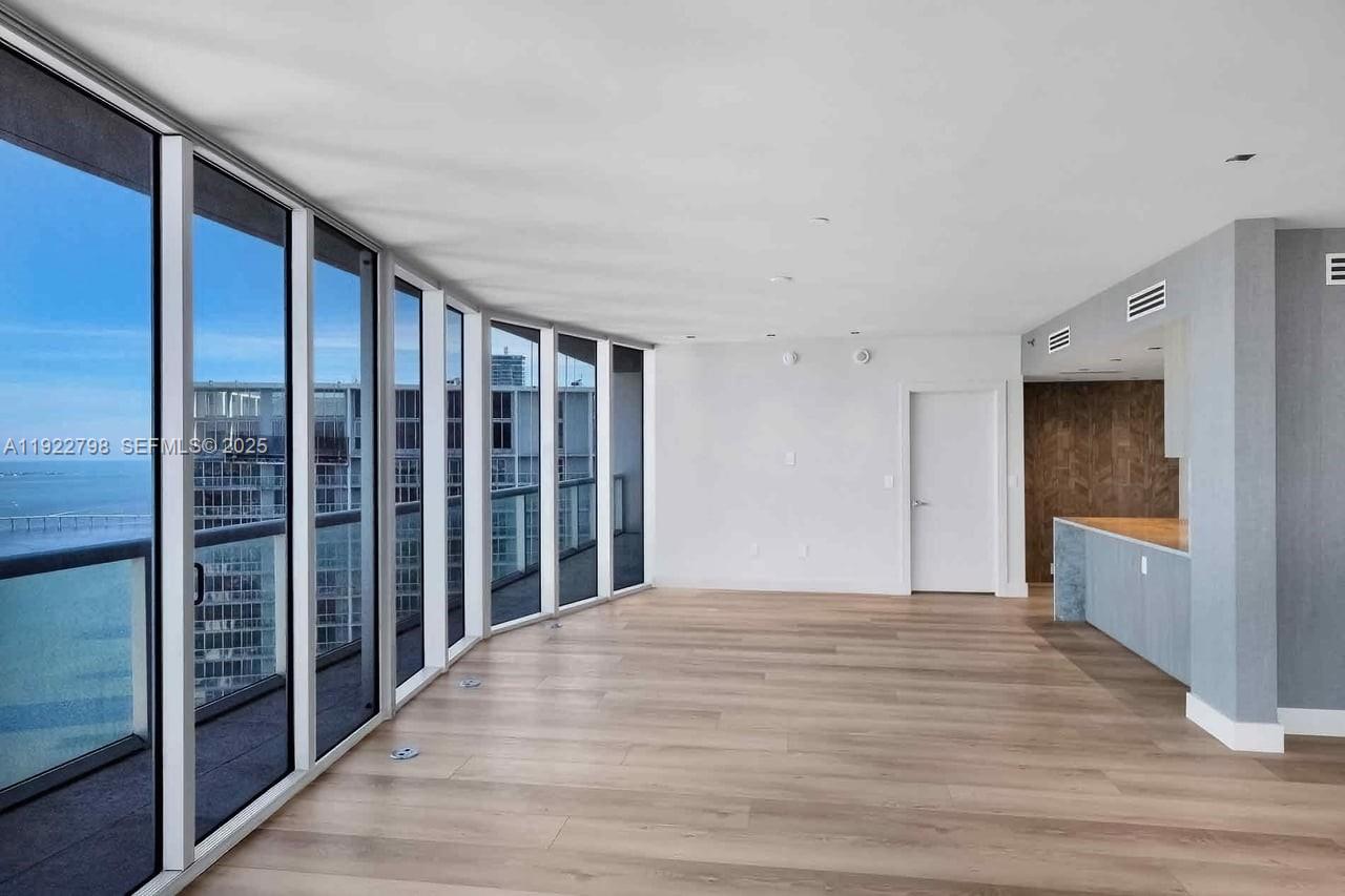 465 Brickell Ave #5701 Miami, FL 33131