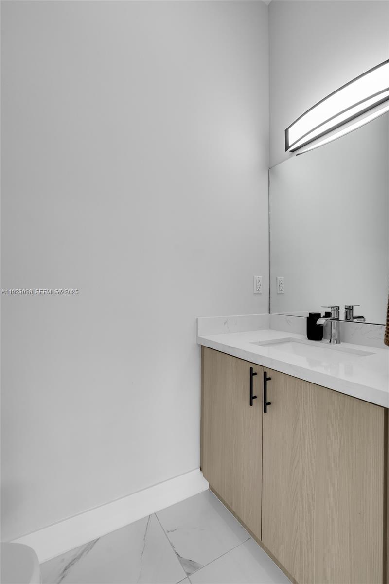 2260 E 9th Ave Hialeah, FL 33013