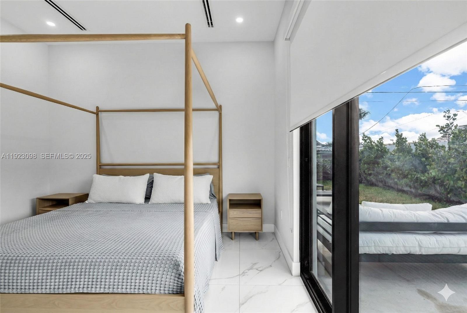 2260 E 9th Ave Hialeah, FL 33013