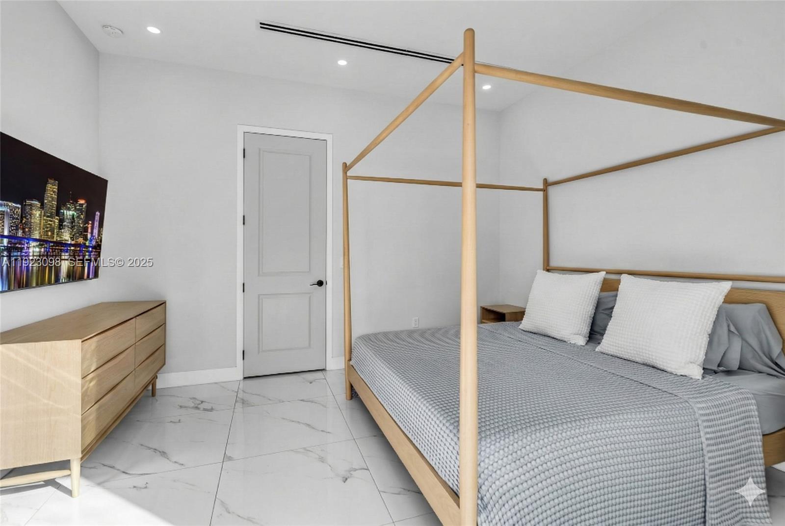 2260 E 9th Ave Hialeah, FL 33013