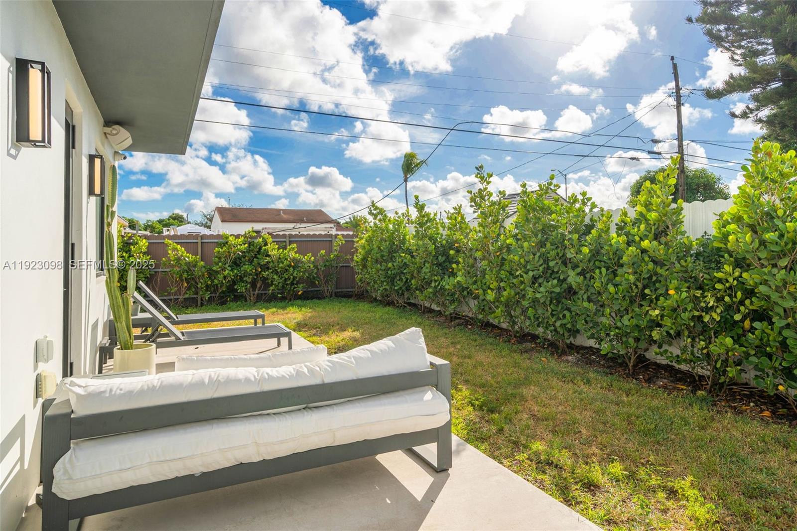 2260 E 9th Ave Hialeah, FL 33013