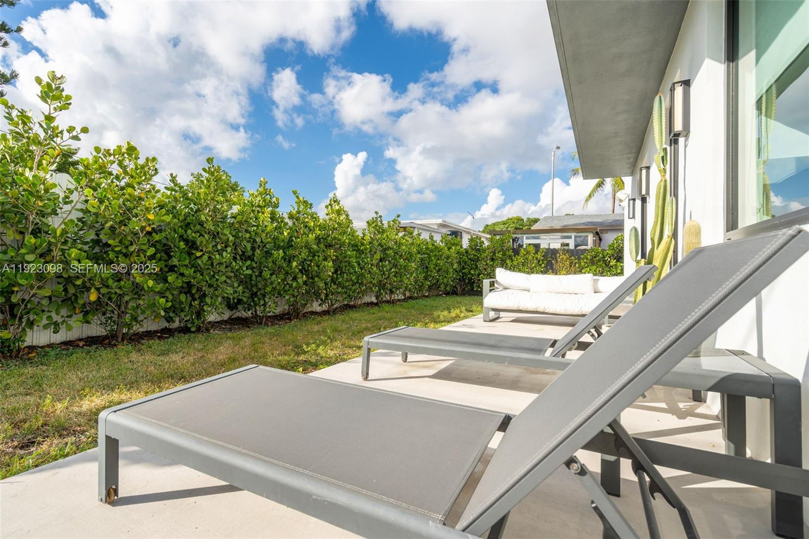 2260 E 9th Ave Hialeah, FL 33013