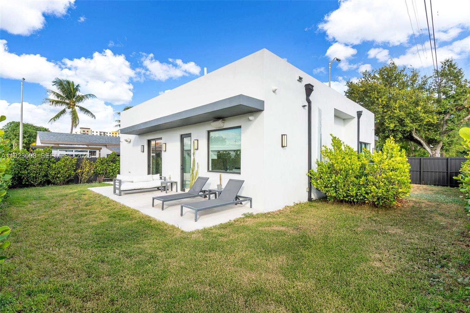 2260 E 9th Ave Hialeah, FL 33013