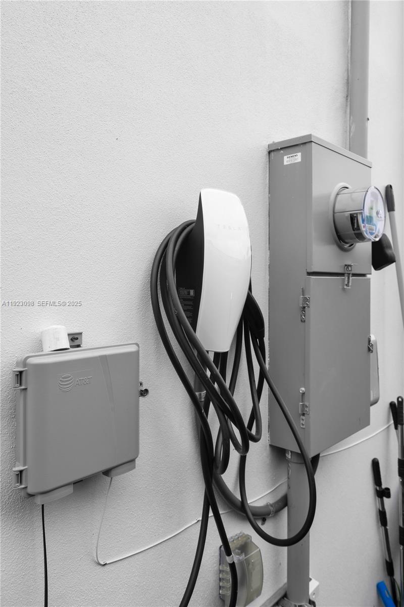 2260 E 9th Ave Hialeah, FL 33013