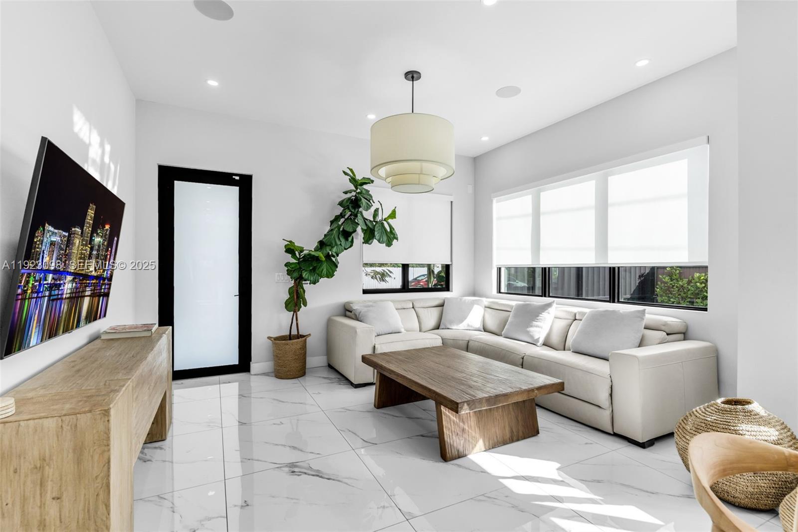 2260 E 9th Ave Hialeah, FL 33013