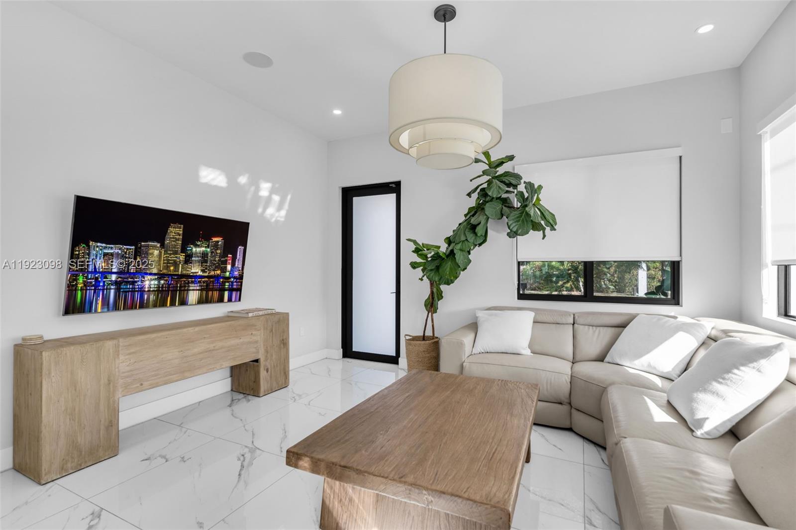 2260 E 9th Ave Hialeah, FL 33013