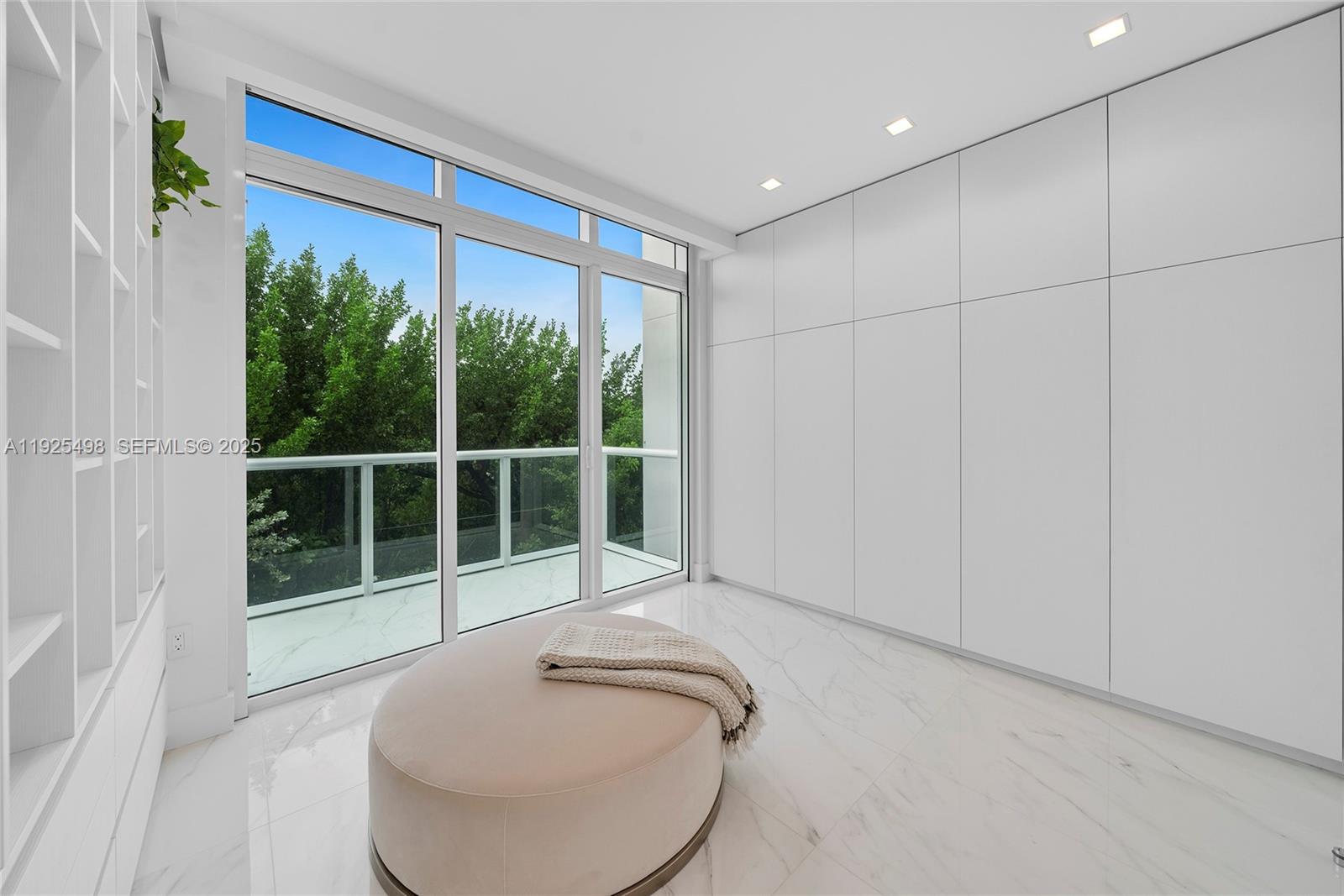 100 S Pointe Dr #TH-13 Miami Beach, FL 33139