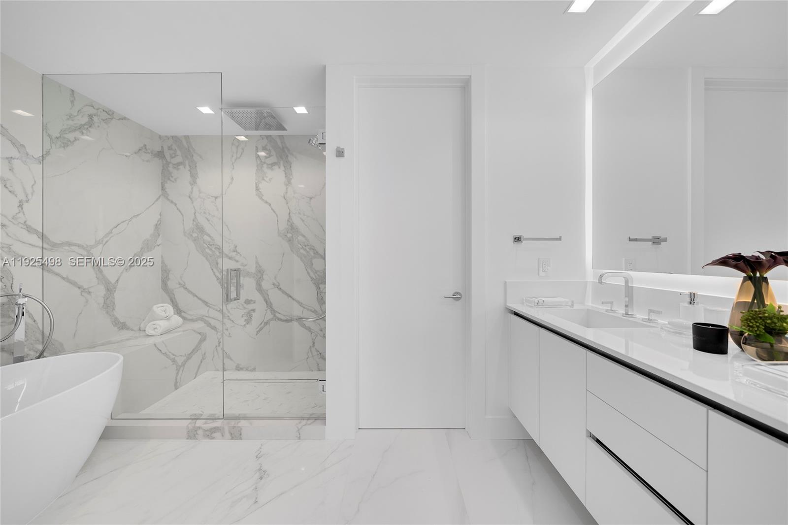 100 S Pointe Dr #TH-13 Miami Beach, FL 33139