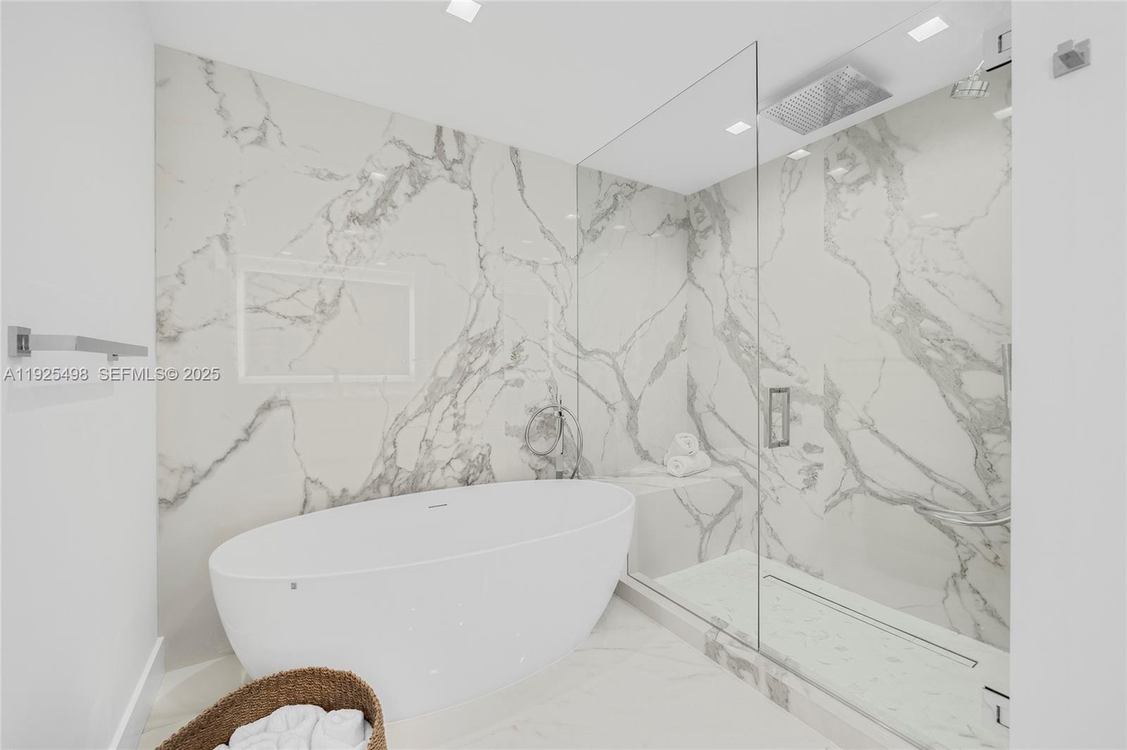 100 S Pointe Dr #TH-13 Miami Beach, FL 33139