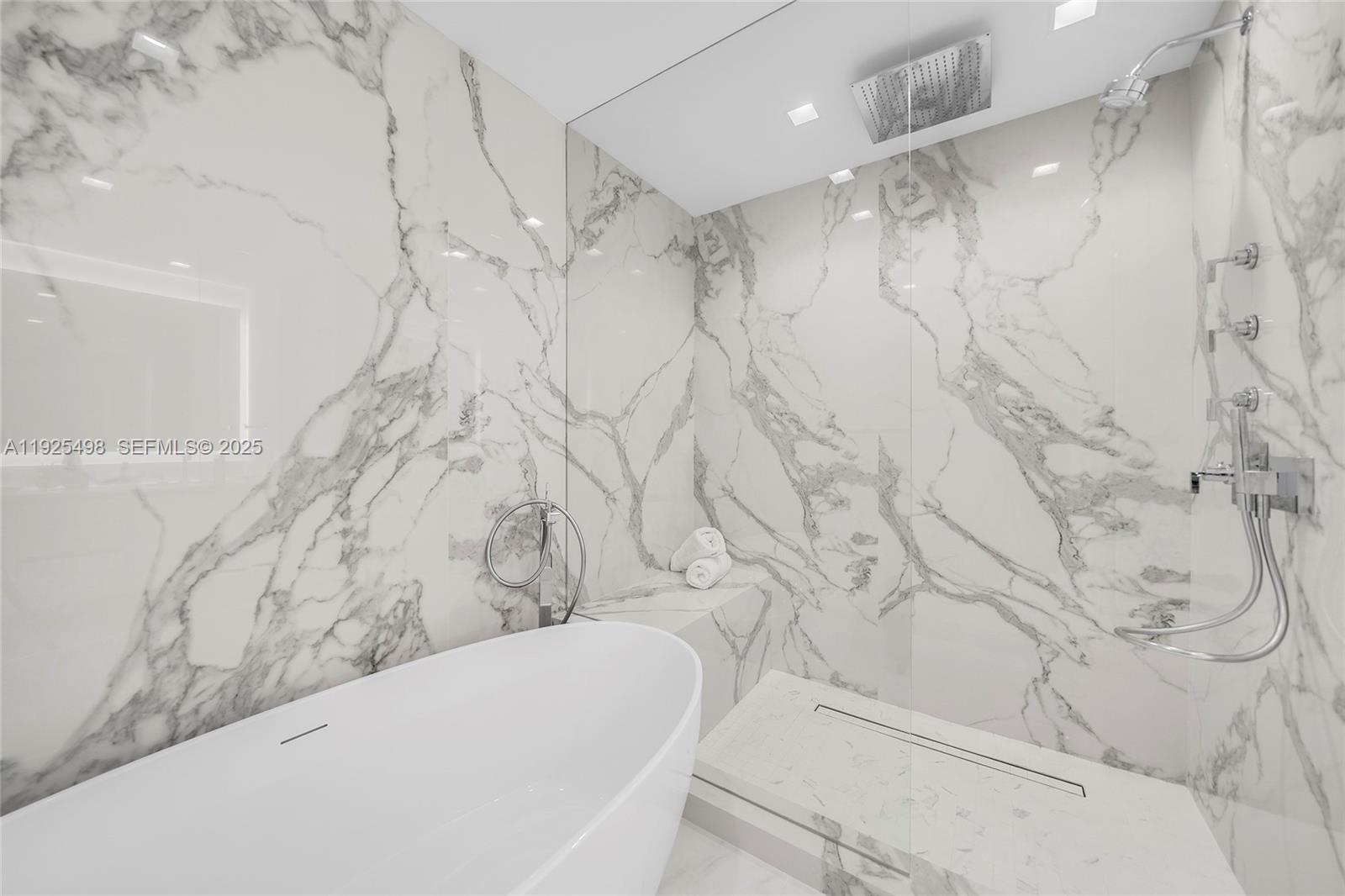 100 S Pointe Dr #TH-13 Miami Beach, FL 33139