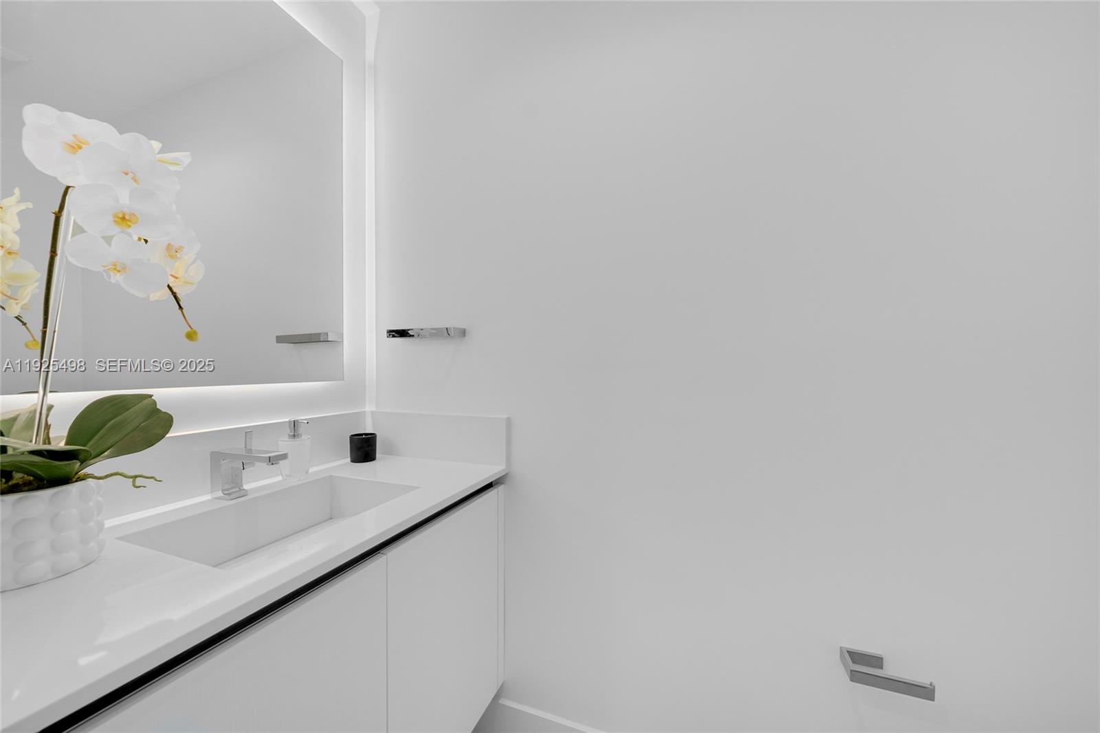 100 S Pointe Dr #TH-13 Miami Beach, FL 33139