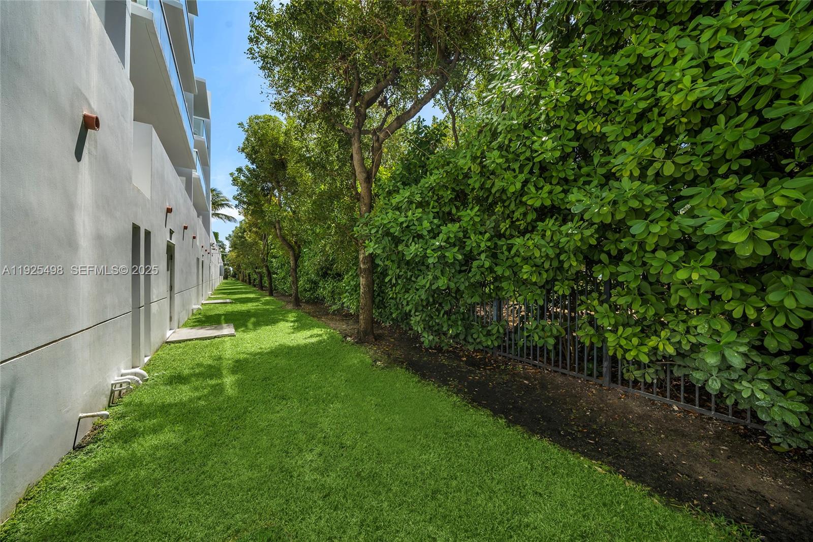 100 S Pointe Dr #TH-13 Miami Beach, FL 33139