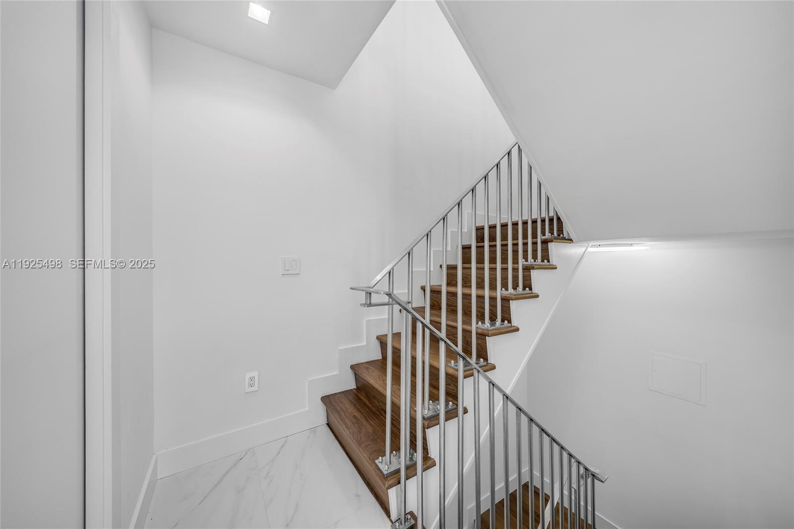 100 S Pointe Dr #TH-13 Miami Beach, FL 33139