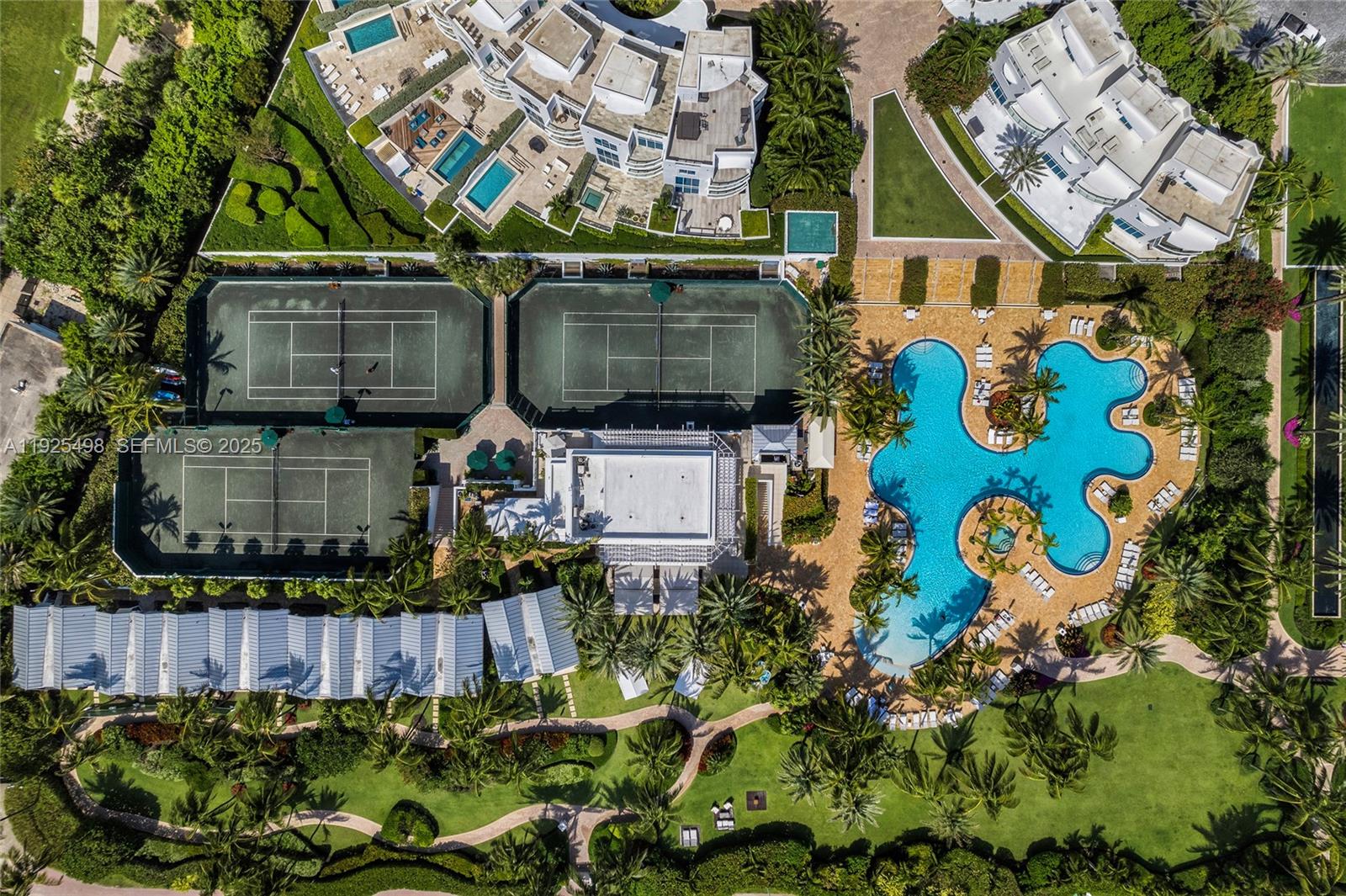 100 S Pointe Dr #TH-13 Miami Beach, FL 33139