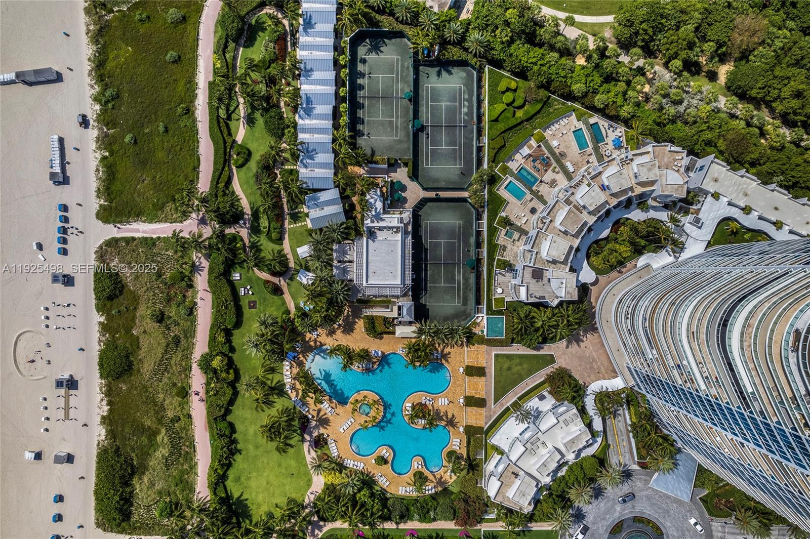 100 S Pointe Dr #TH-13 Miami Beach, FL 33139