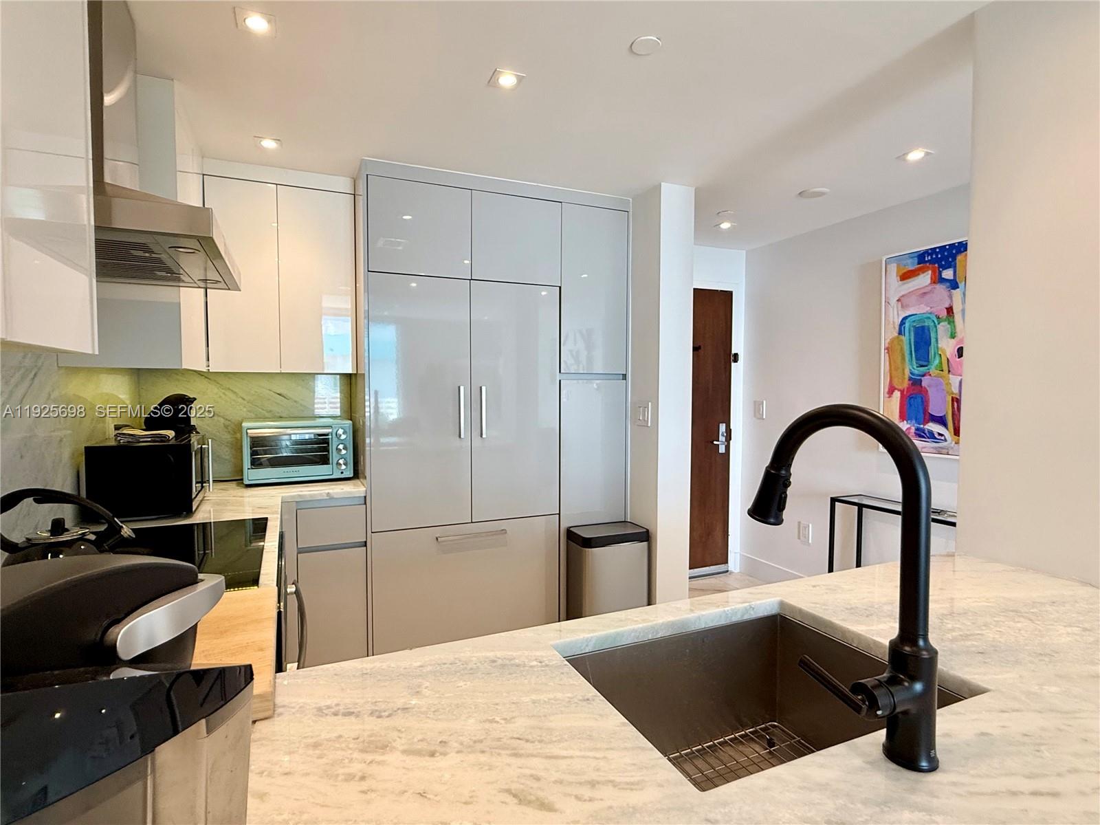 225 Collins Ave #6J Miami Beach, FL 33139