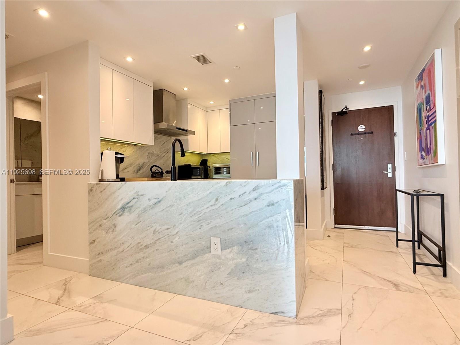 225 Collins Ave #6J Miami Beach, FL 33139