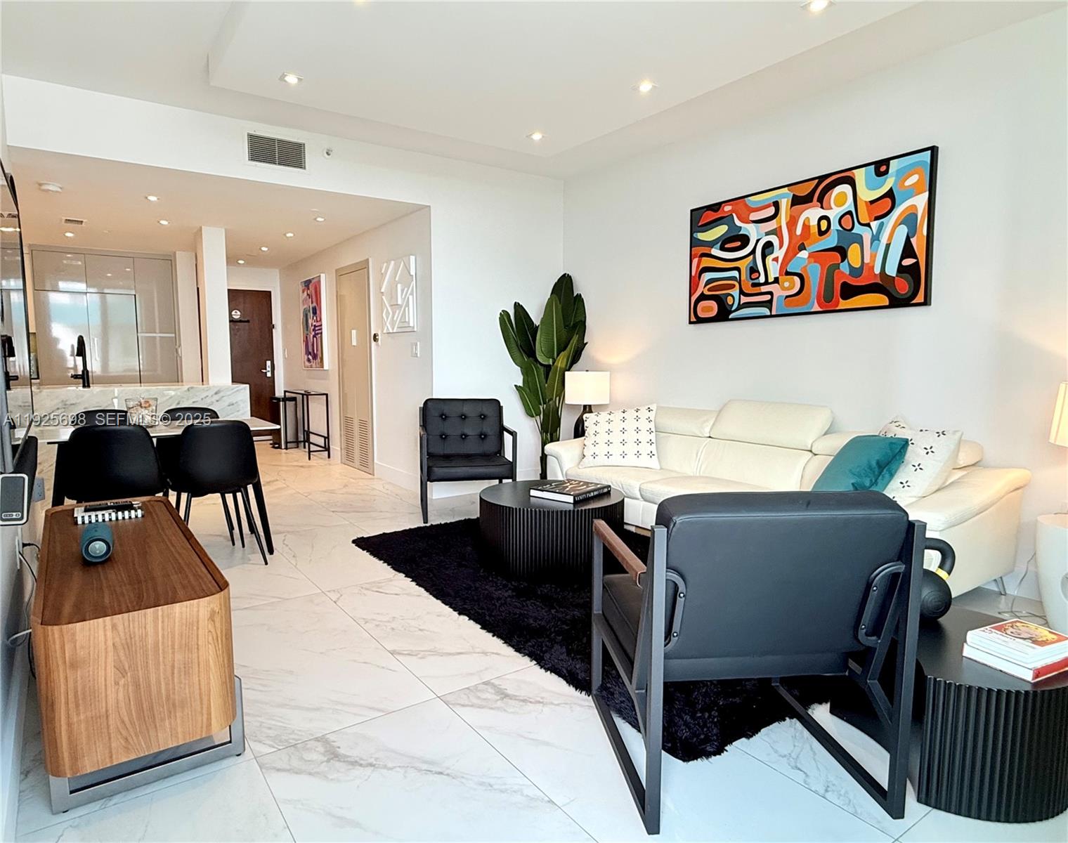 225 Collins Ave #6J Miami Beach, FL 33139